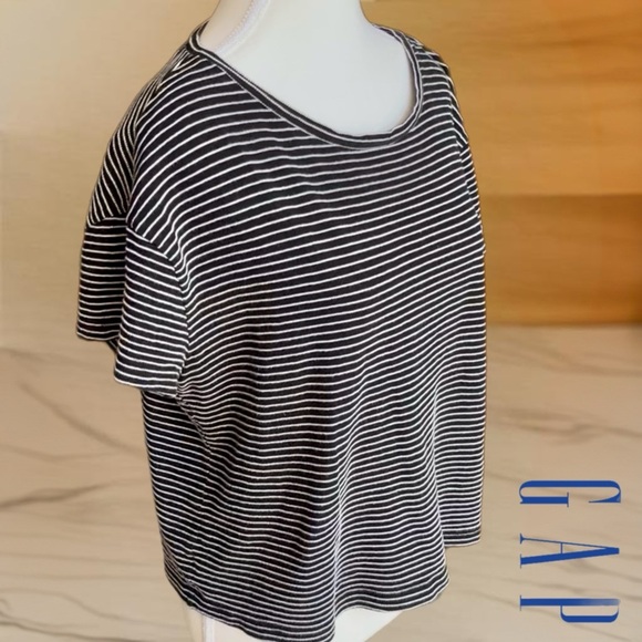 GAP Women's Black and White Striped Tee - Picture 3 of 6